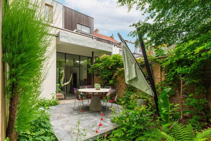 Stunning Art Nouveau townhouse with garage and apartment