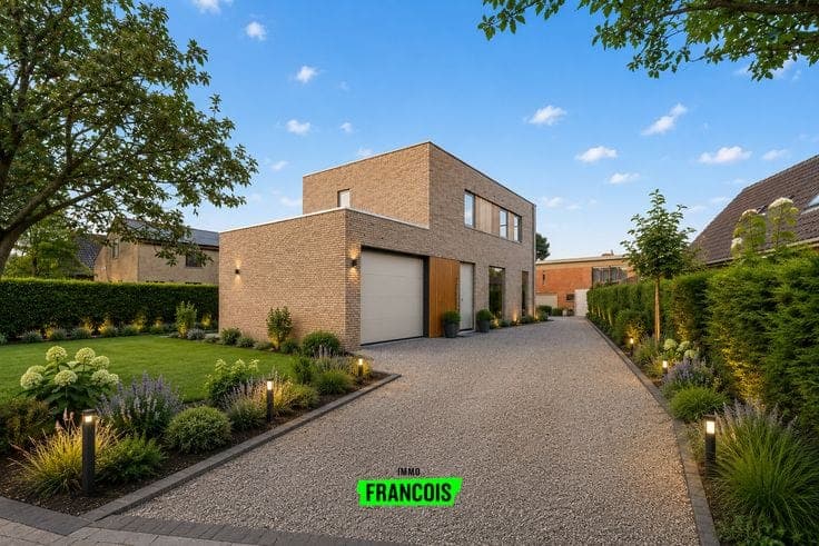 New-build home in shell condition for sale in Vosseslag