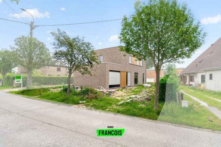 New-build home in shell condition for sale in Vosseslag