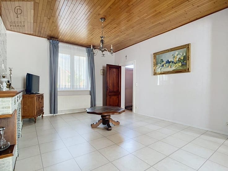 Ruime woning met binnenkoer, stallingen en tuin vlakbij o...