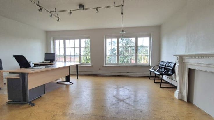 Ruime karaktervolle herenwoning met 4 slpks, garage, tuin...