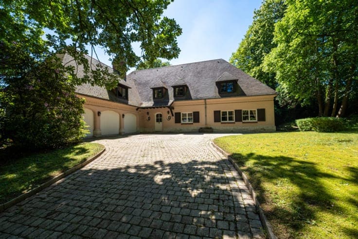 Magnificent, charming villa in the Bechet district