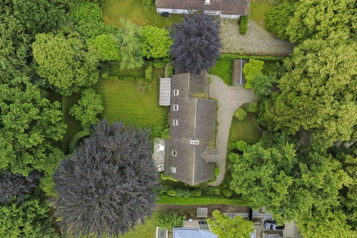 Spacious characterful villa in the Lindenpark in Deurle