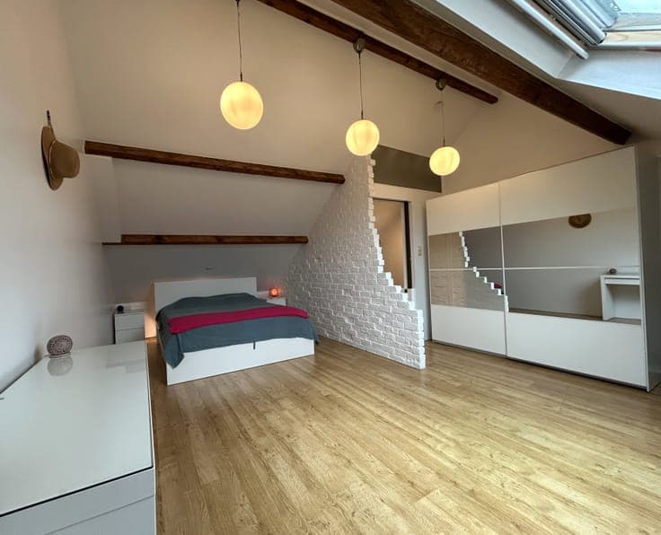 Move-in ready home with sunny terrace, 3 mins from station