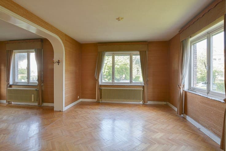 Freestanding home with potential nearby Stockel