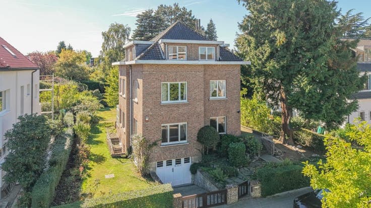Freestanding home with potential nearby Stockel