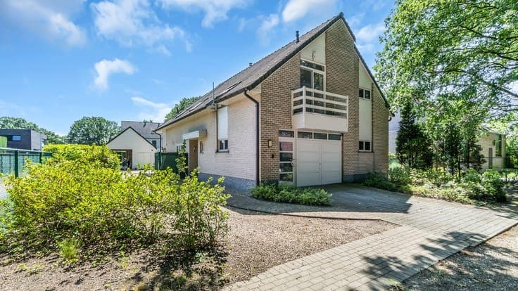 Ruime en instapklare woning met zwembad in Genk (Bret)