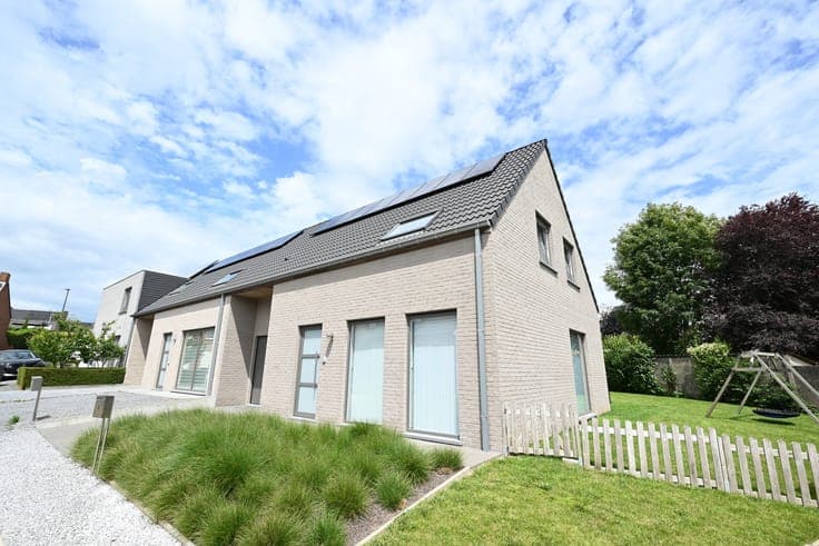 LICHTRIJKE & RECENTE (2022) halfopen gezinswoning met GAR...