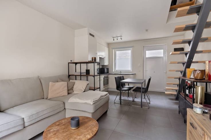recent ready-to-move-in townhouse, for sale in the center of