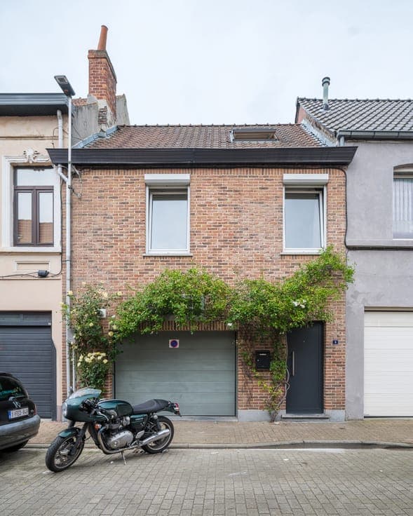 A ready-to-move-in 4-bedroom family home with a garage in Le