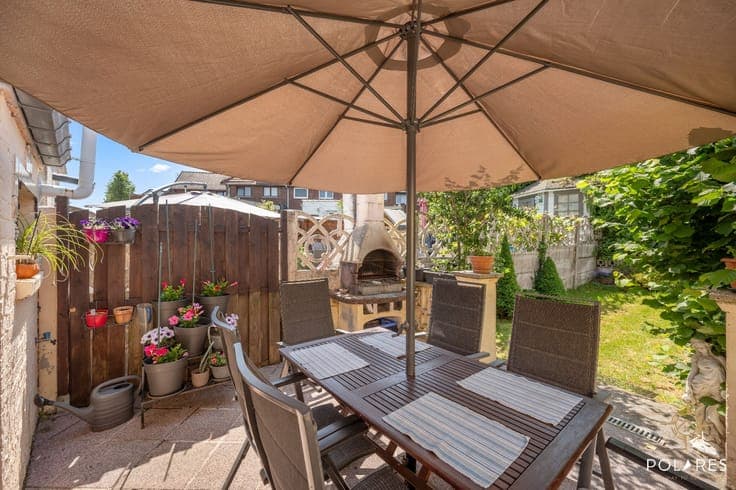 Charming renovated townhouse with a cozy city garden.