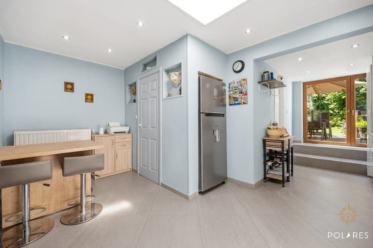 Charming renovated townhouse with a cozy city garden.