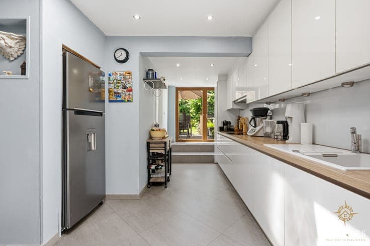 Charming renovated townhouse with a cozy city garden.