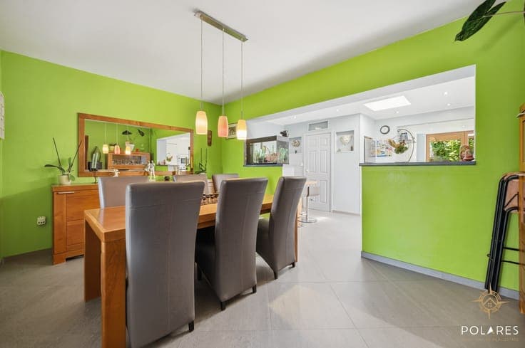 Charming renovated townhouse with a cozy city garden.