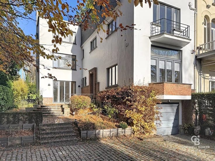 3-façade house with 800m² garden / Avenue Hamoir