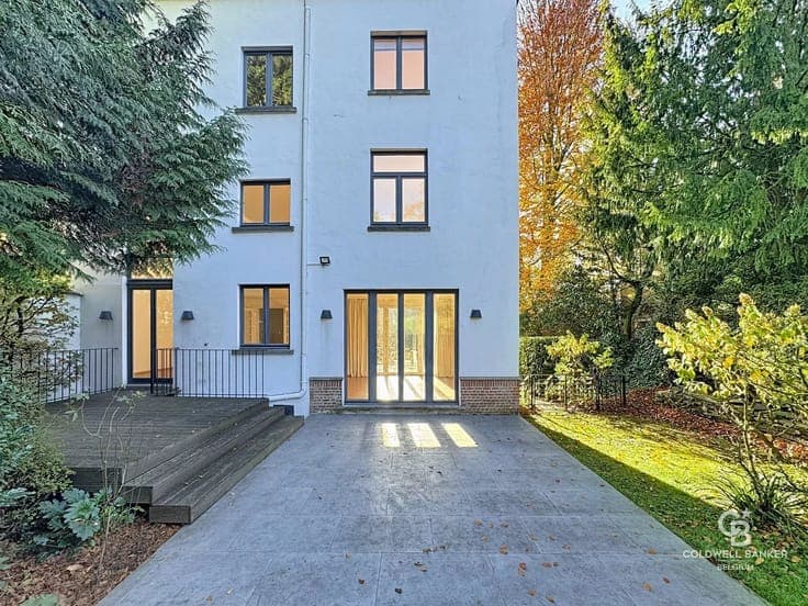 3-façade house with 800m² garden / Avenue Hamoir