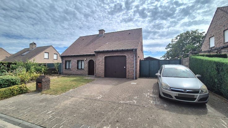 Ruime alleenstaande energiezuinige villa met 4 slaapkamer...