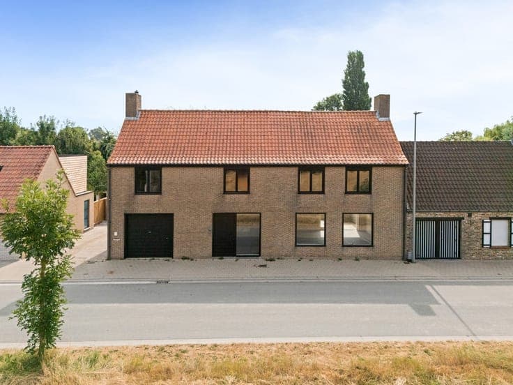 Ruime halfopen woning met 5 slaapkamers, grote tuin en pr...