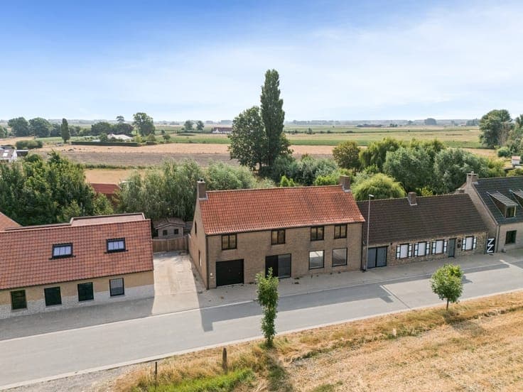 Ruime halfopen woning met 5 slaapkamers, grote tuin en pr...