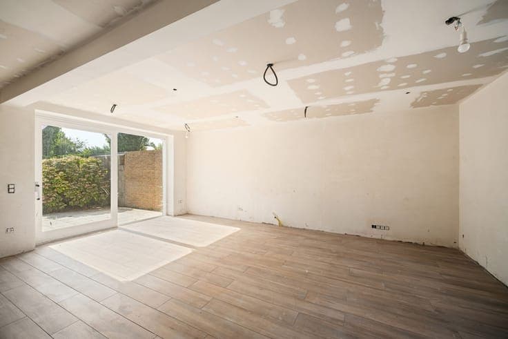 Ruime halfopen woning met 5 slaapkamers, grote tuin en pr...