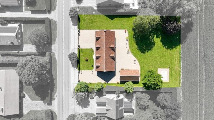 Exceptional villa on 1,900 m² with versatile annex
