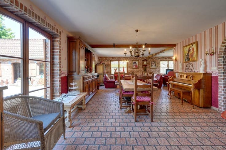 Exceptional villa on 1,900 m² with versatile annex