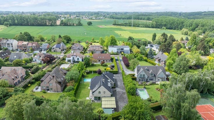Exclusive villa with pool on a prime location in Wemmel