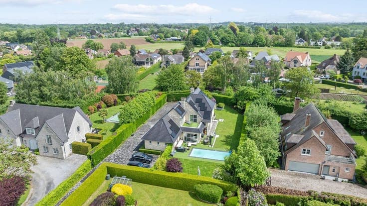 Exclusive villa with pool on a prime location in Wemmel