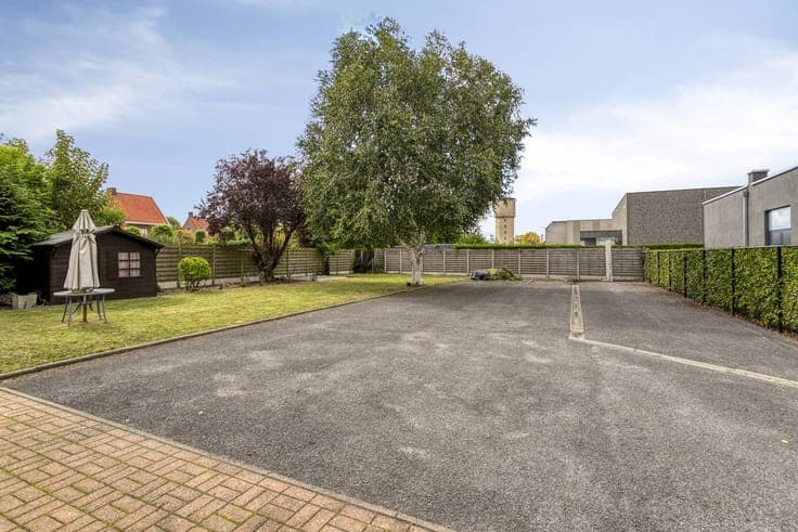Unique home for sale with spacious garden and excellent loca