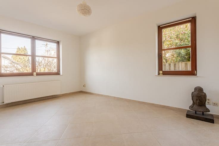 Renovated villa with pool and separate space