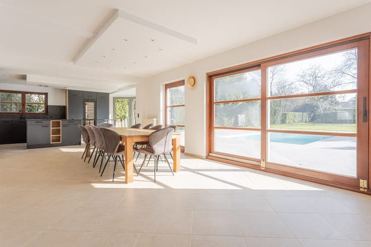 Renovated villa with pool and separate space
