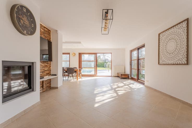 Renovated villa with pool and separate space