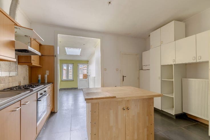Te renoveren ruime woning met 4 slaapk nabij centrum Lier