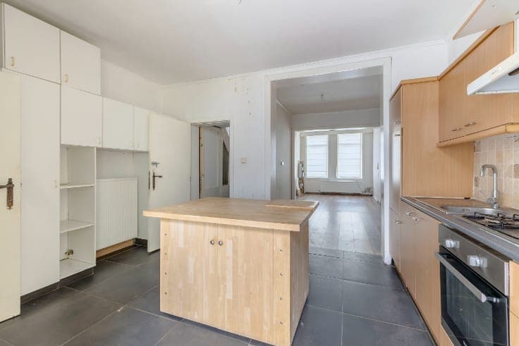 Te renoveren ruime woning met 4 slaapk nabij centrum Lier