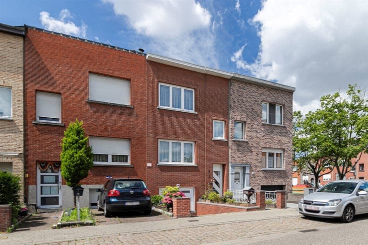 Te moderniseren woning (147 m²) met 3 slaapkamers en koer (7
