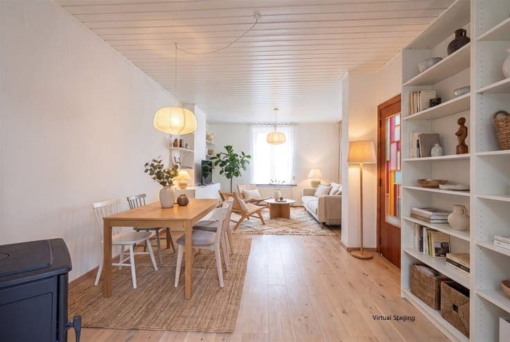 Charming 4-bedroom home with an enclosed patio—a real coup d