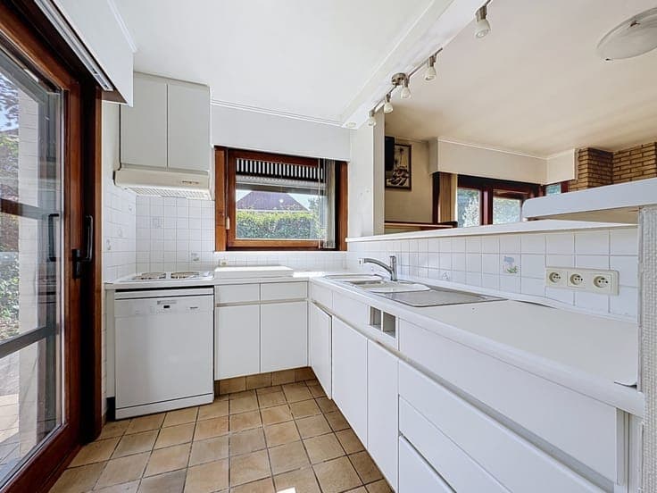 Op te knappen woning gelegen naast natuurgebied.