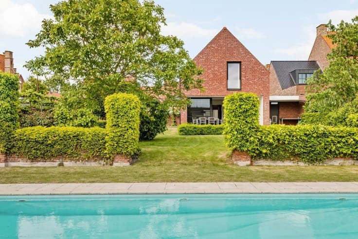 Characterful villa with 3 bedrooms, swimming pool, garage a