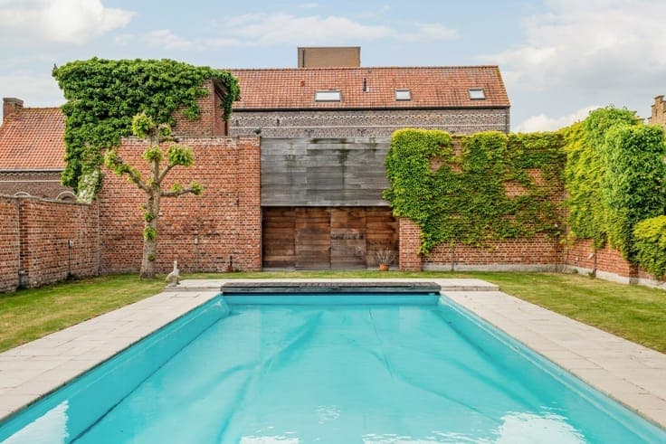 Characterful villa with 3 bedrooms, swimming pool, garage a