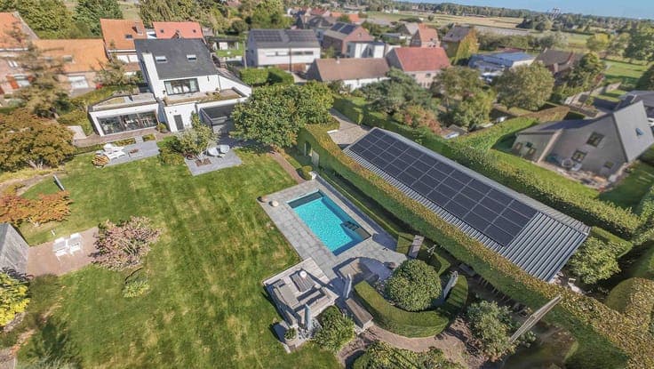 Superb multifunctional property with exclusive garden