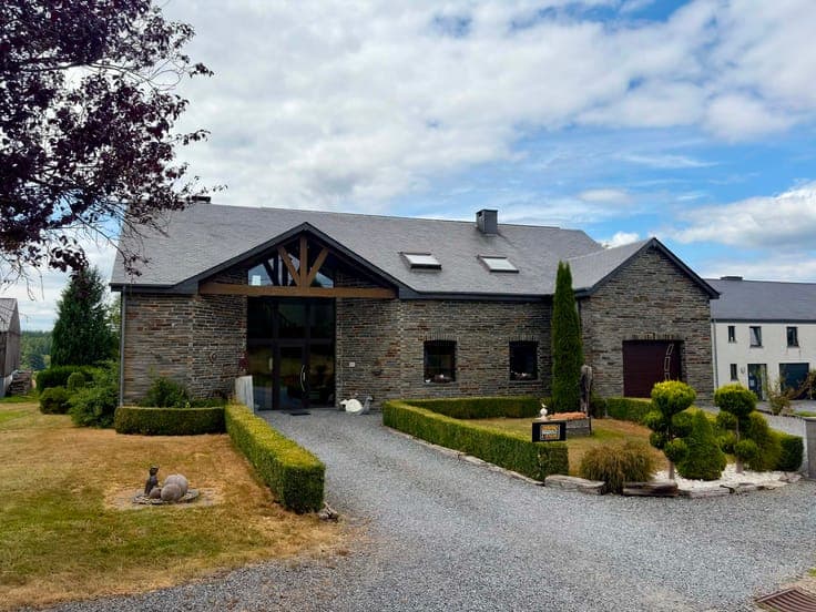 4-façade house with indoor pool and large plot