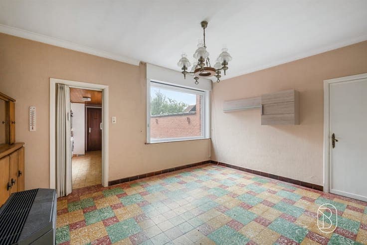 Te renoveren gezinswoning met 3 slaapkamers en grote tuin!