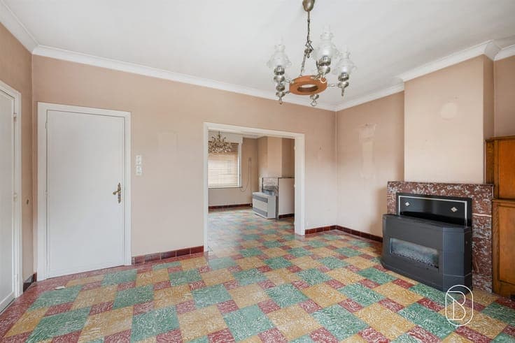 Te renoveren gezinswoning met 3 slaapkamers en grote tuin!