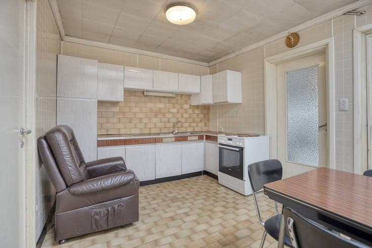 3 bedroom house to renovate with garden for sale in Hoboken