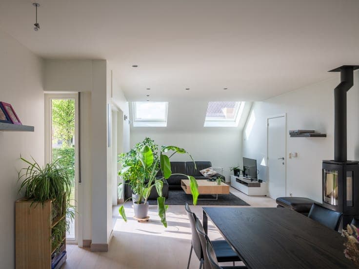 Ready-to-move-in villa with 4 bedrooms and sunny garden in