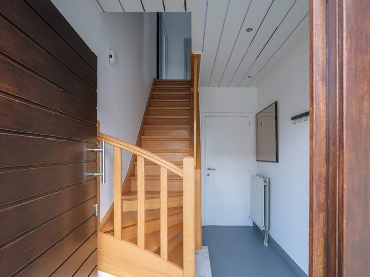 Ready-to-move-in villa with 4 bedrooms and sunny garden in