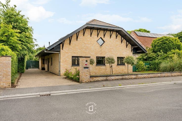 ENERGIEZUINIGE VILLA MET 6 SLAAPKAMERS IN RESIDENTIËLE BU...