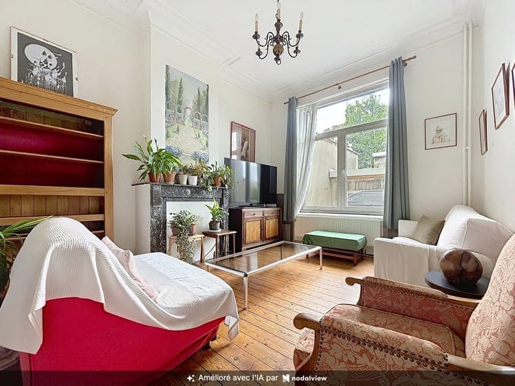LARGE HOUSE TO RENOVATE