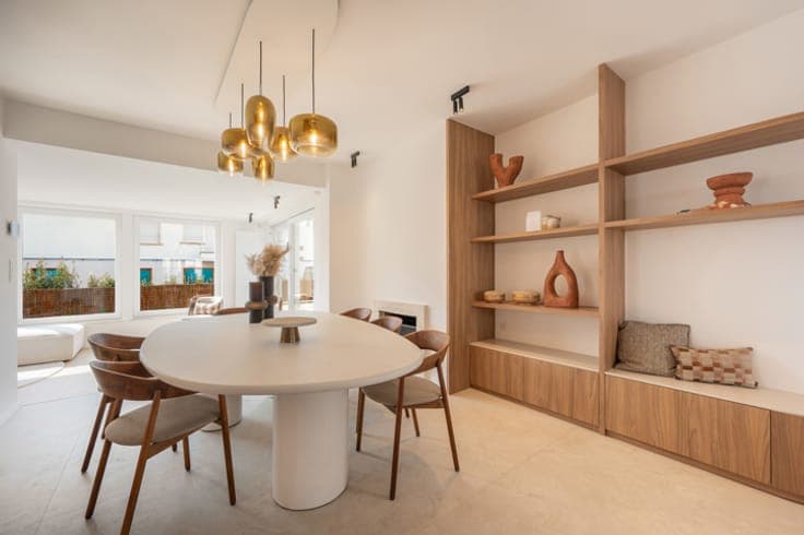 Fully renovated villa in a prime location