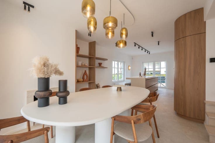 Fully renovated villa in a prime location